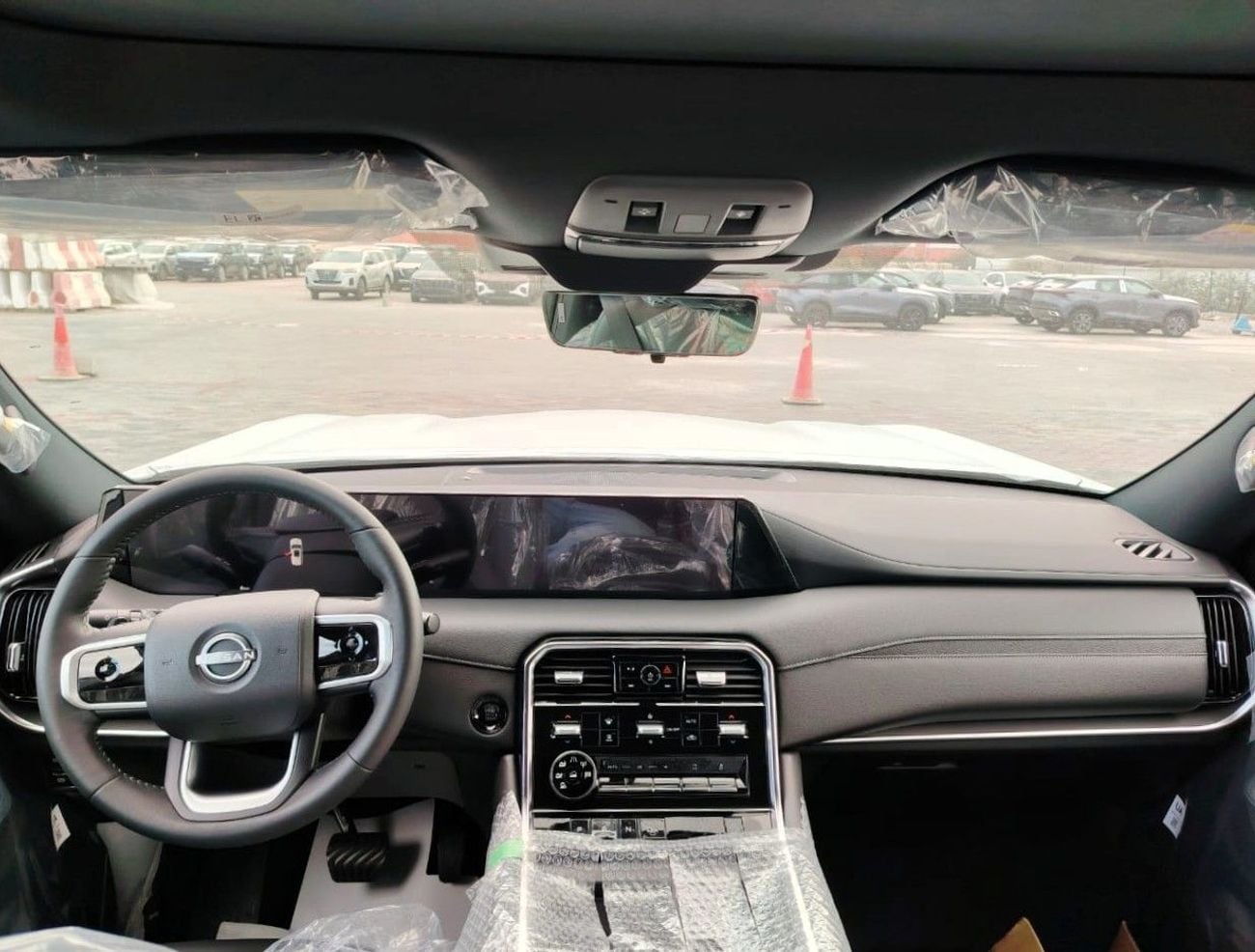 نيسان باترول Nissan Patrol SE T2 3.8l petrol 4WD Gcc White inside black Color 2026 model