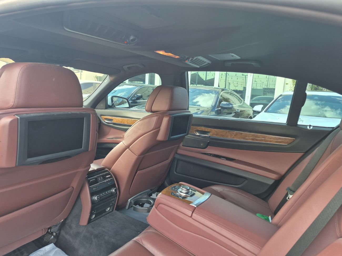 بي أم دبليو 750i