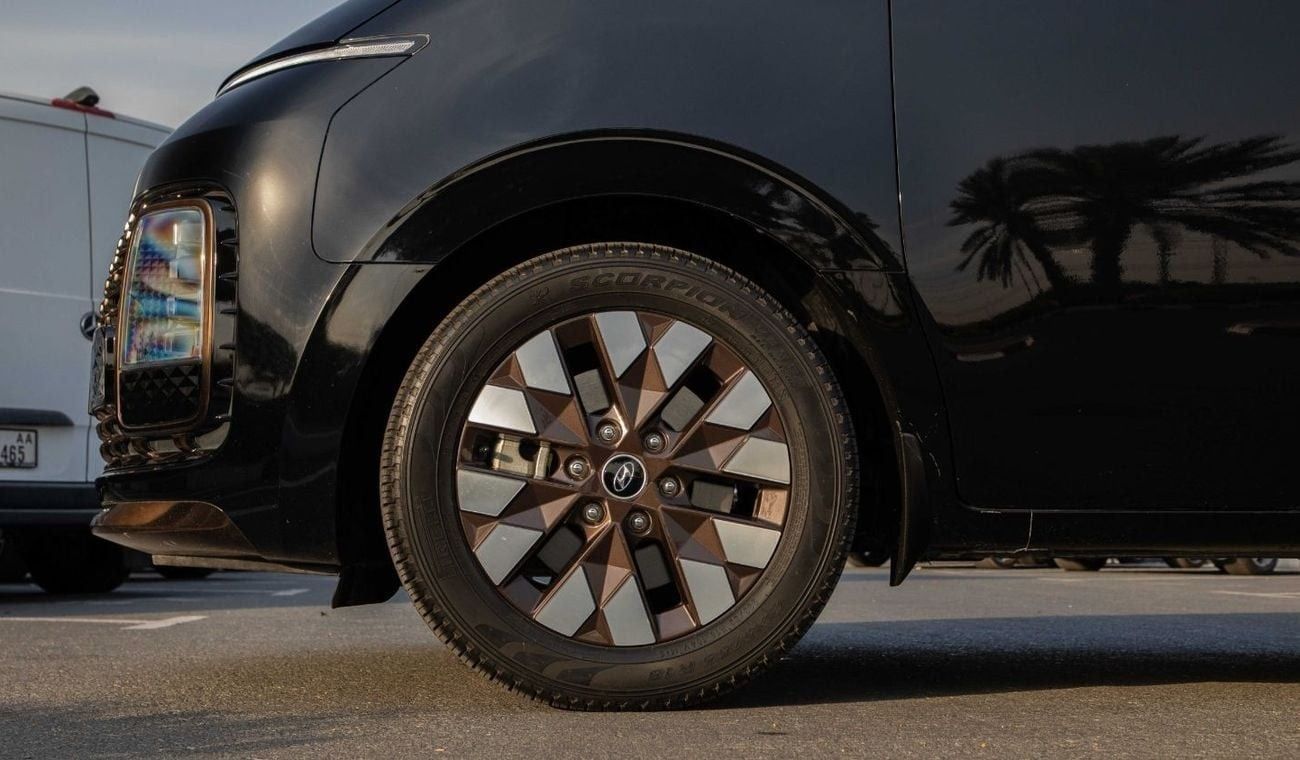 Hyundai Staria VIP 4-seater/GCC/2 Years Warranty/2022