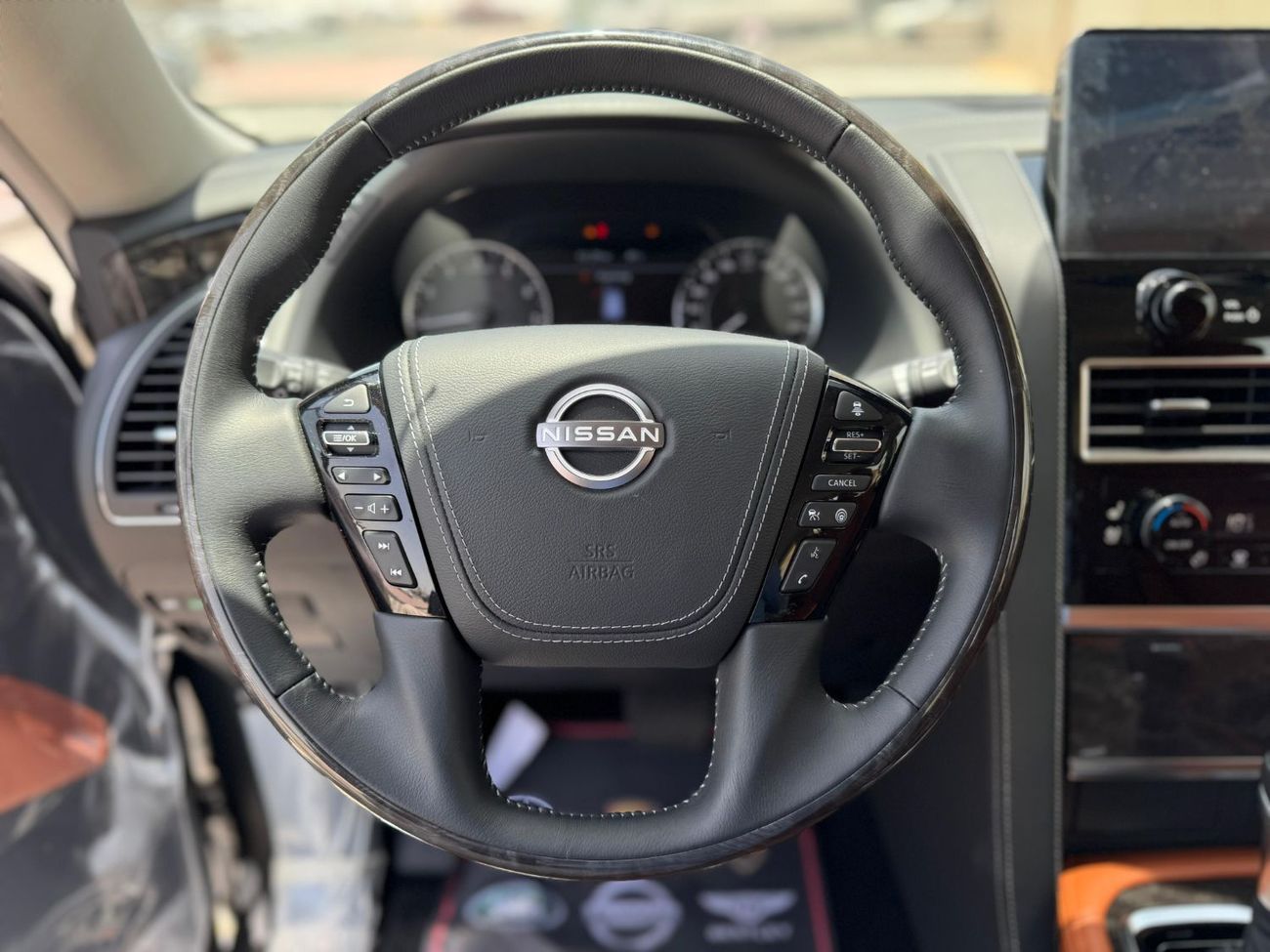 نيسان باترول نيسان باترول بلاتينيوم V8 موديل 2024 – رمادي | صفر كيلومتر | فل أوبشن