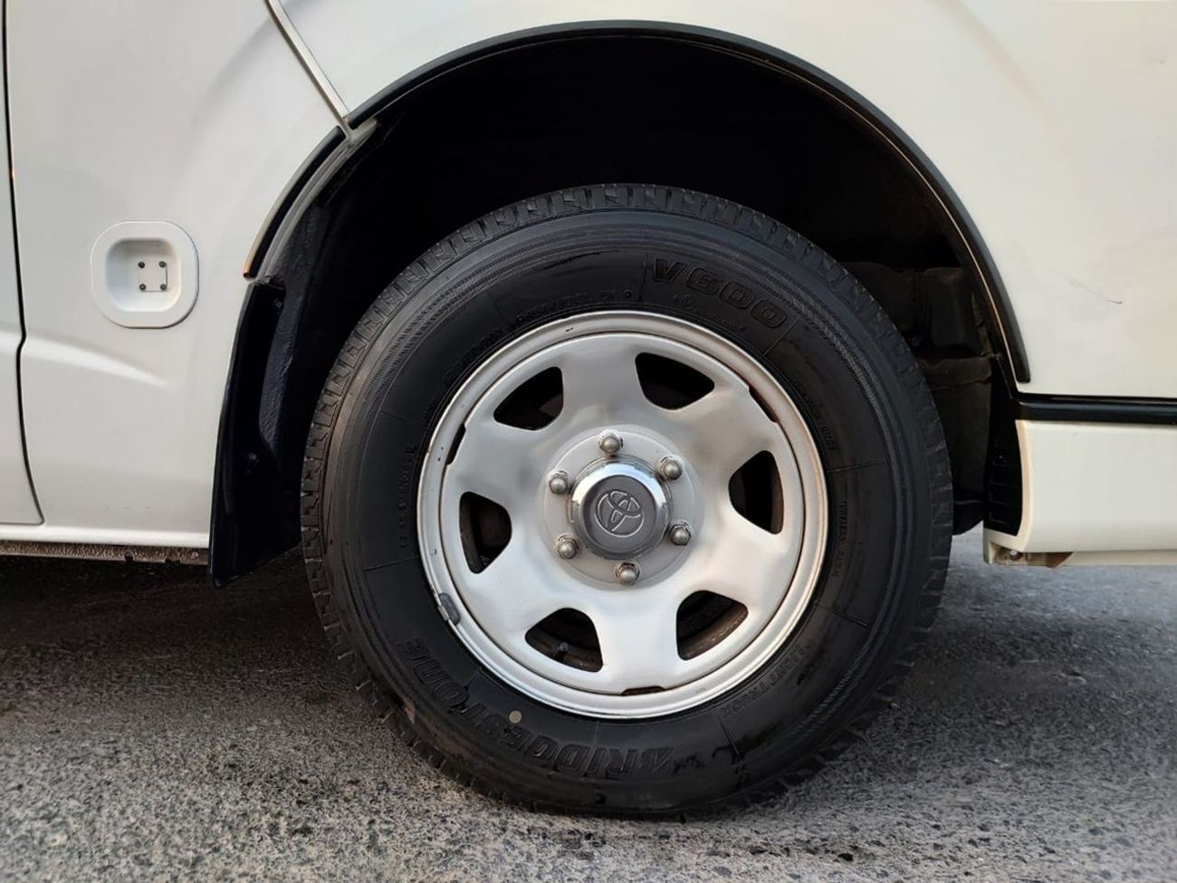 Toyota Hiace TOYOTA HIACE VAN AMBULANCE RHD 2016 MODEL 2.7 L PETROL AUTOMATIC(PM15710)