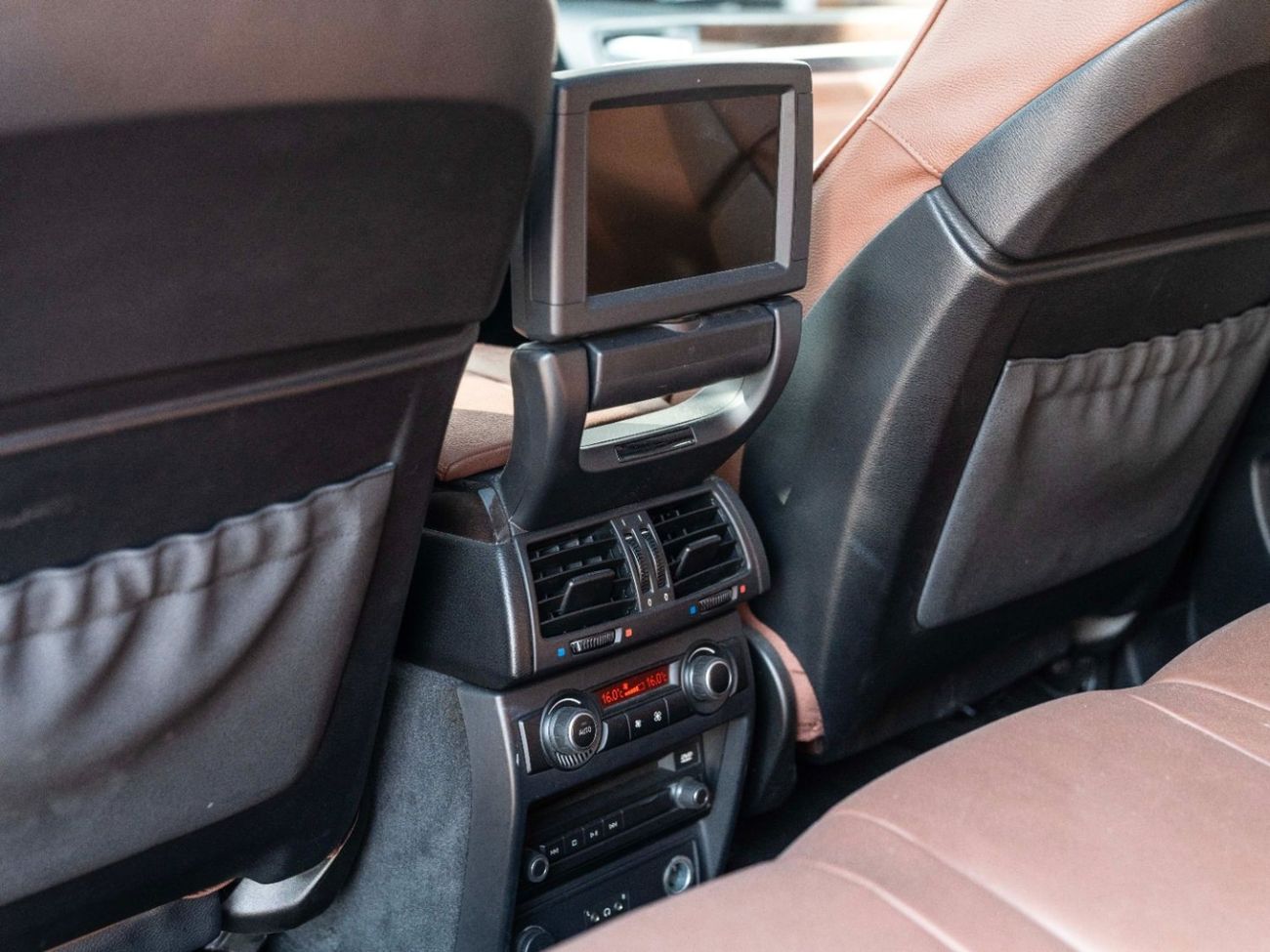 BMW X5 50i Luxury 4.4L (5 Seater)