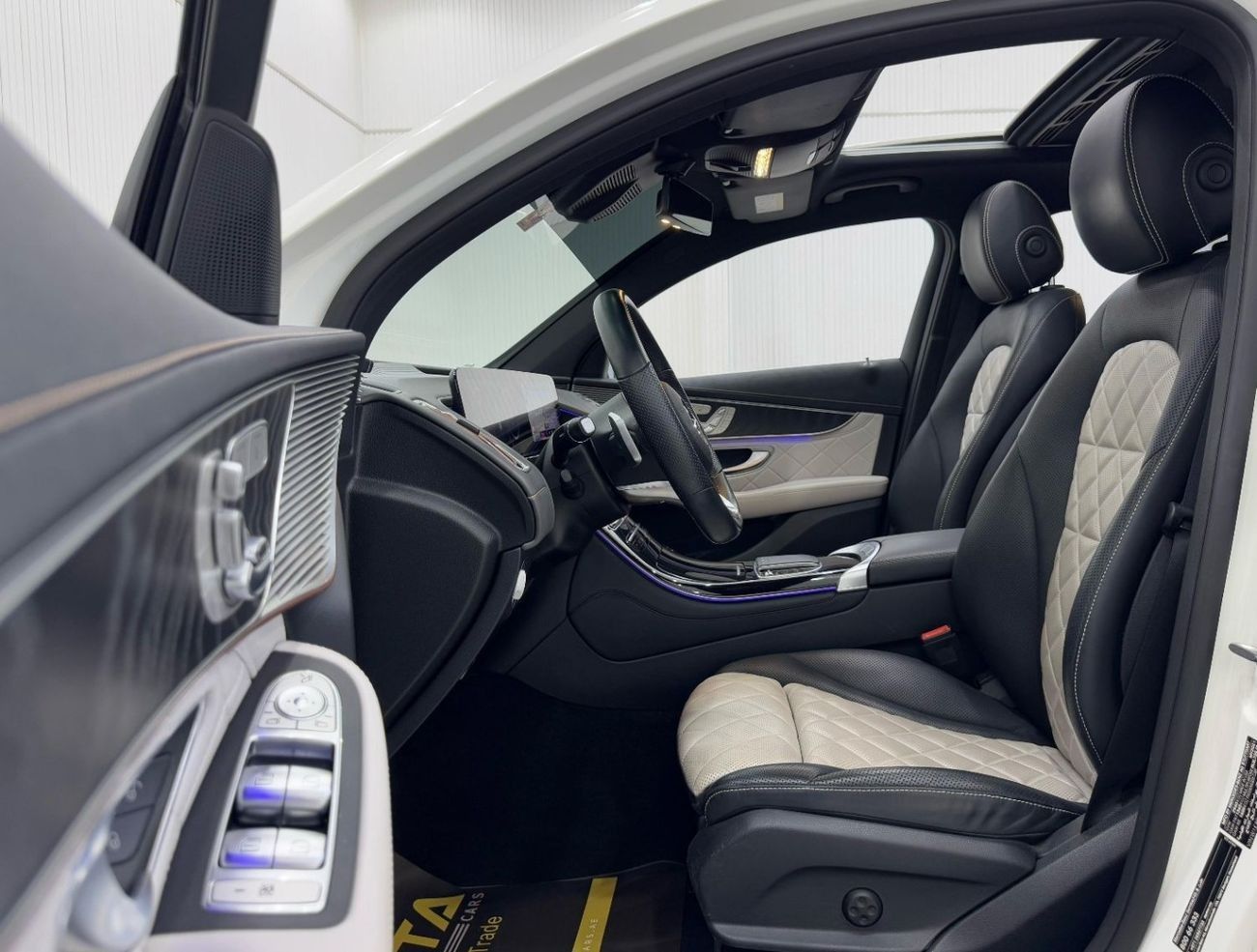 Mercedes-Benz EQC 400 4MATIC 2021 Mercedes Benz EQC 400 4MATIC, 2029 Mercedes Warranty + Service Pack, Very Low Kms, GCC