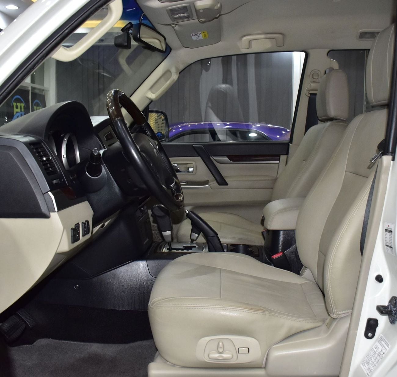 ميتسوبيشي باجيرو EXCELLENT DEAL for our Mitsubishi Pajero GLS ( 2020 Model ) in White Color GCC Specs