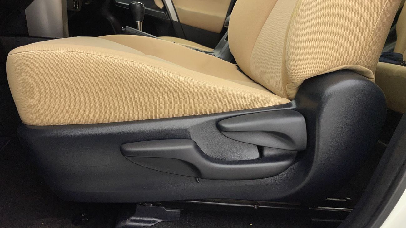 تويوتا راف ٤ EX 2.5 | بدون دفعة مقدمة | اختبار القيادة في المنزل