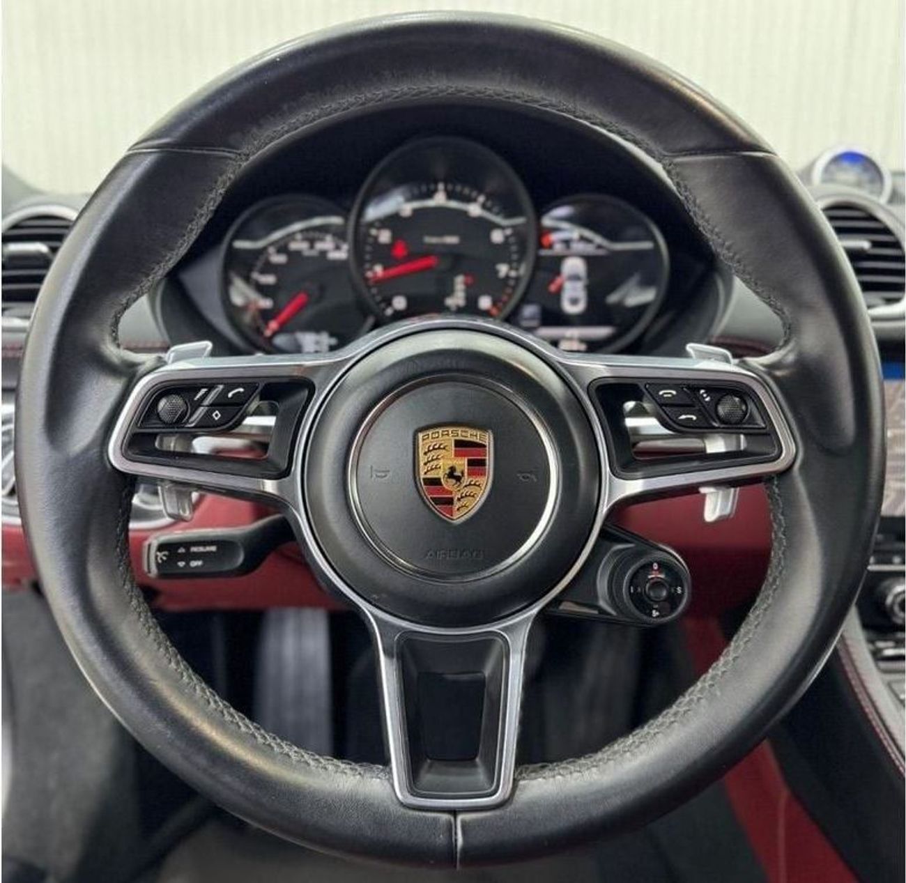 بورش كايمان 718 Std 2.0L A/T 2017 Porsche 718 Cayman, Full Service History, Sport Chrono Package, GCC