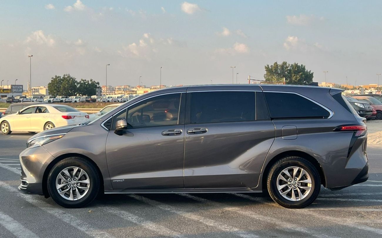 Toyota Sienna 2021 Toyota Sienna LE Hybrid 2.5L V4 - 7 Seater Doors Full Auto With Radar -