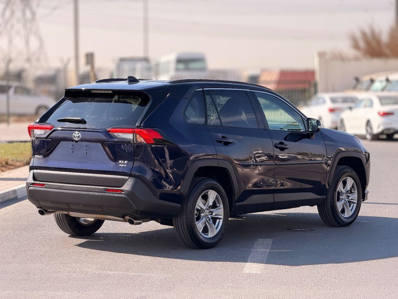 Toyota RAV4 XLE 2.5 L AWD leather seats, push start 2024