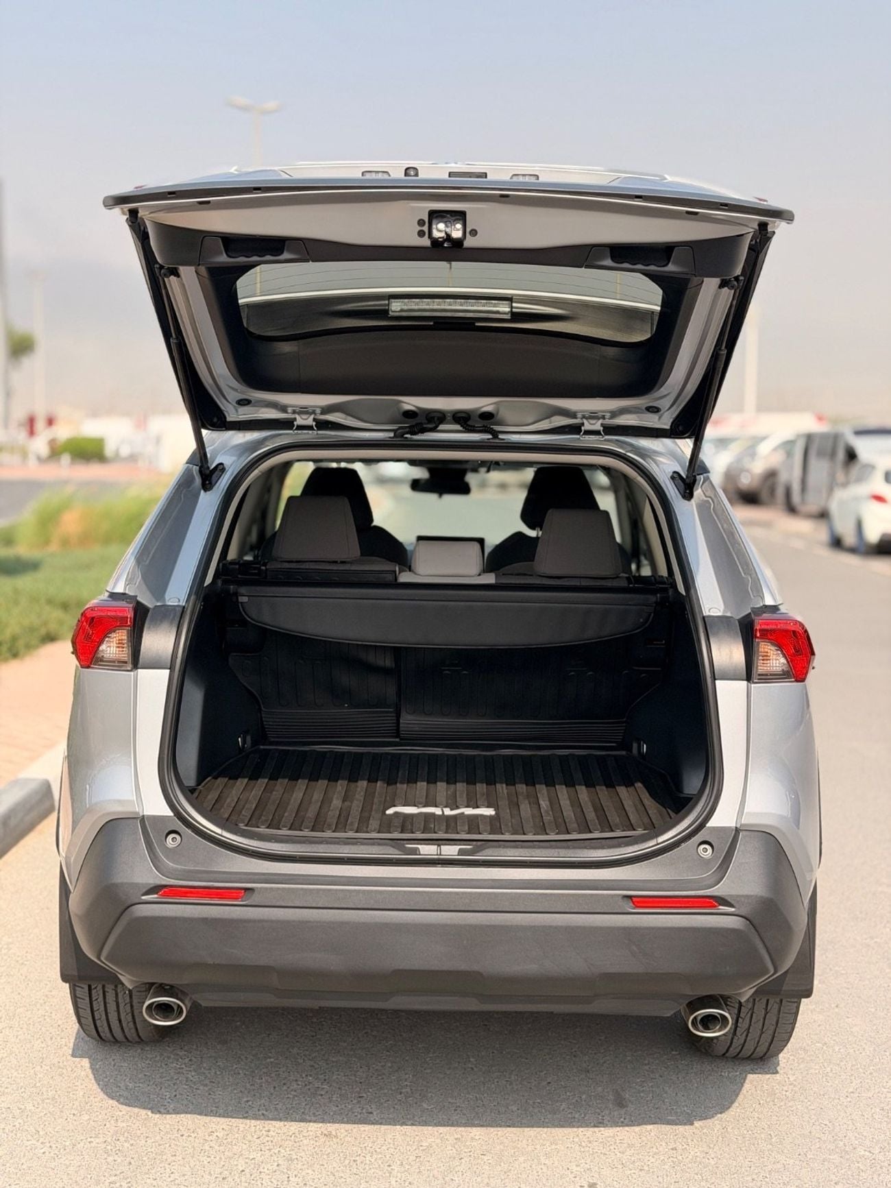 تويوتا راف ٤ XLE 2.5 L push start 2025 full option