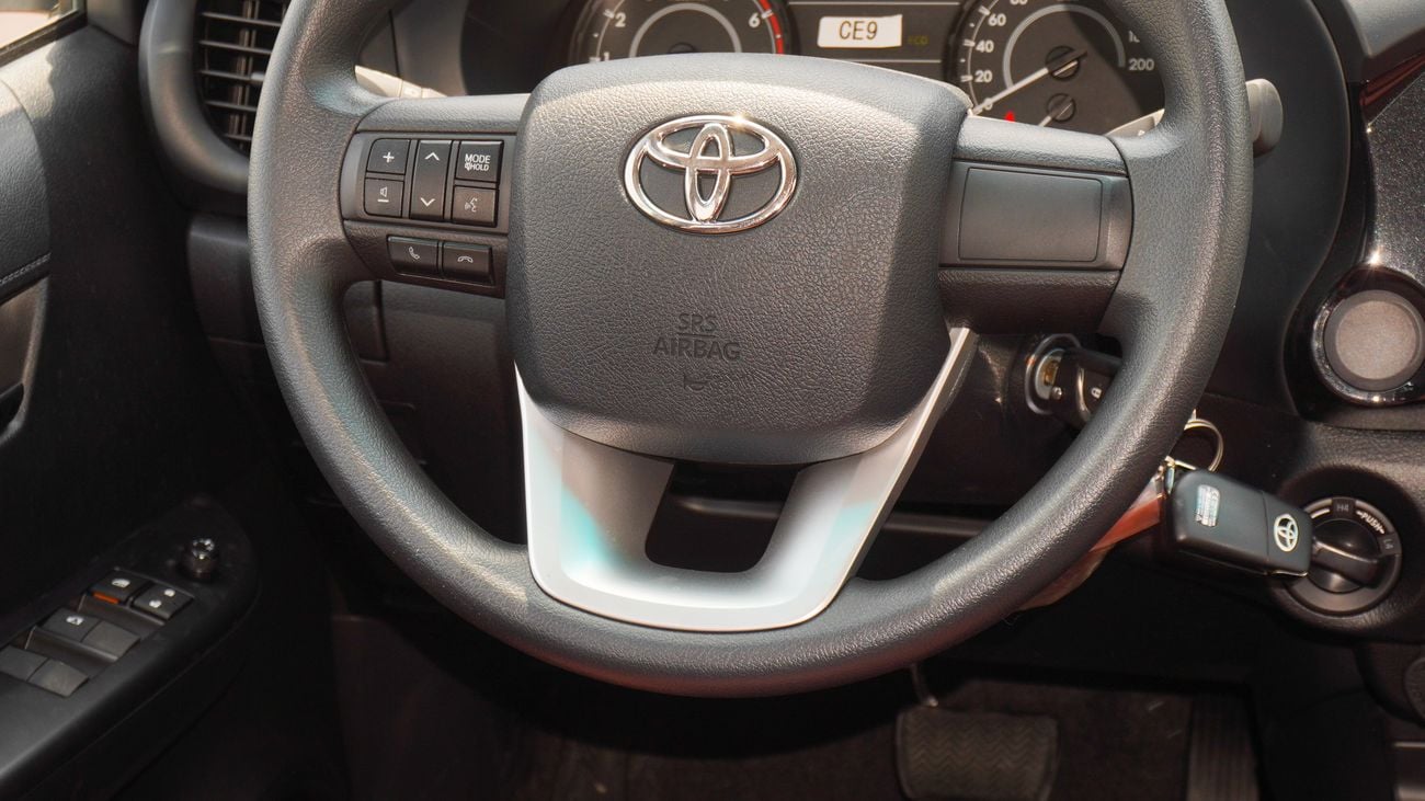 تويوتا هيلوكس 2.7L 4WD A/T