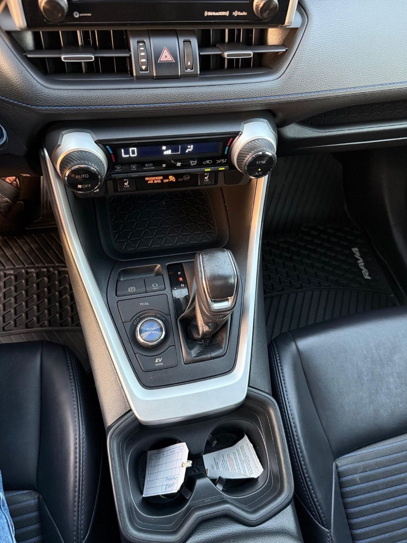 Toyota RAV4 XSE Hybrid Full Option