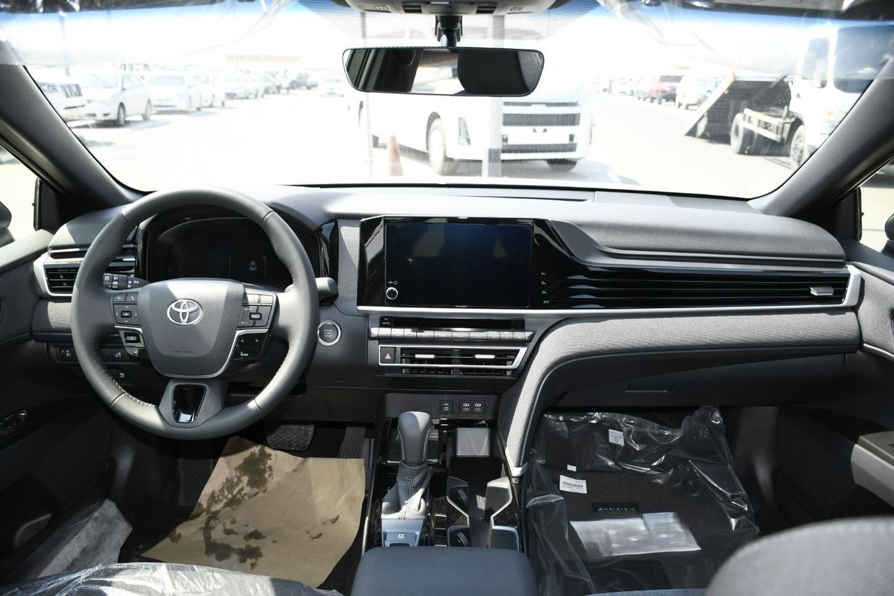 Toyota Camry LE 2.5L with Wireless Charger ( Ready Stock )