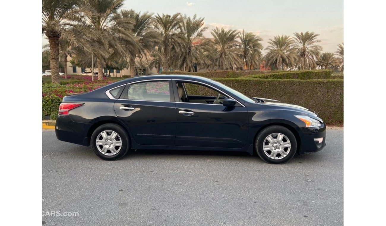 Nissan Altima Nissan altima 2015 no 2 options clean car