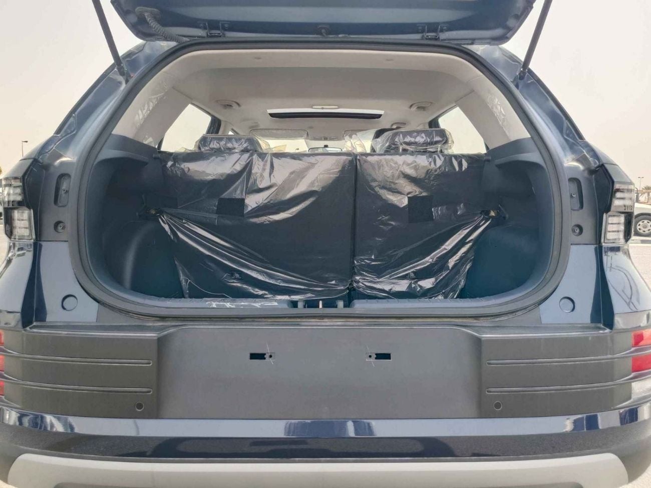 Hyundai Venue Premier Plus Turbo/ DUAL TONE 1.0L V4/ SUNROOF/ FULL OPTION (CODE # VEN10AF)