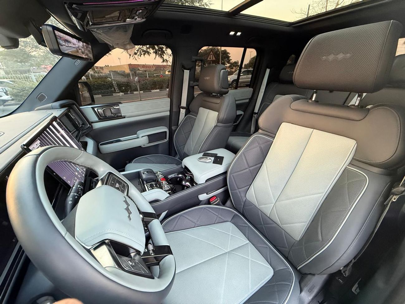 BYD Leopard 5 Leopard 5, 2025 model, 2 differential locks, three screens, refrigerator with heater, five-year EVS 