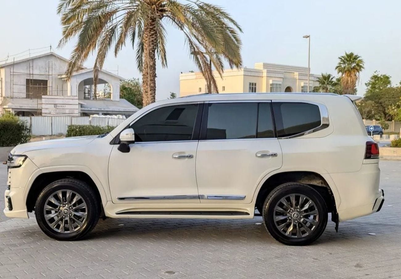 تويوتا لاند كروزر Toyota landcruise 2015Model GXR Top Full option Facelifted 2026 4.0L v6 petrol Engine Colour White p