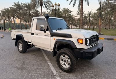 تويوتا لاند كروزر بيك آب diesel 4.5 liter ,right hand drive ,2024 shape ,year model 2017 ,only for export available