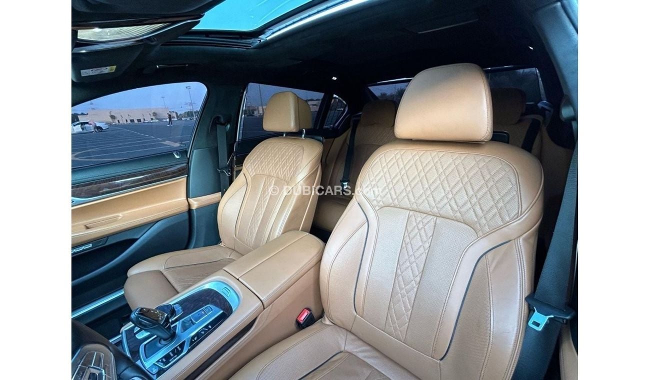 BMW 750Li Luxury Executive BMW 750LI XDrive 2017 GCC V8 4.4L Full option // Perfect condition // Under service