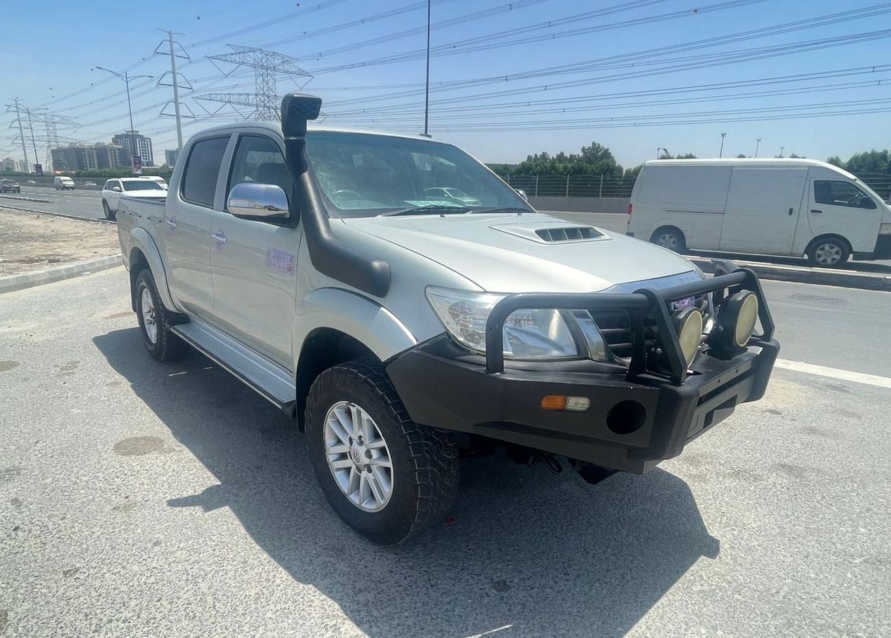 تويوتا هيلوكس diesel engine ,3.0 liter ,manual gear ,right hand drive