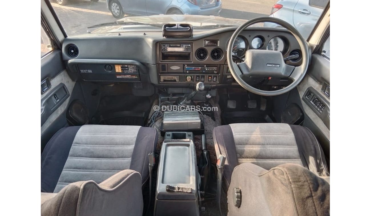 تويوتا لاند كروزر TOYOTA LAND CRUISER RIGHT HAND DRIVE(PM13982)