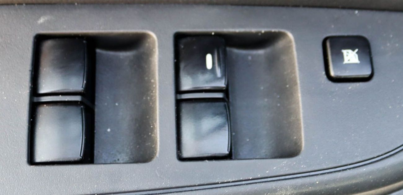 Mitsubishi L200 GL 2.5L Double Cab Utility 4WD Mitsubishi L200 2.4 L 4WD 2022 GCC accident-free in excellent conditi