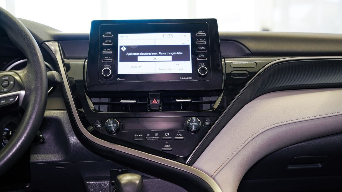 Toyota Camry LE 2.5L (176 HP)