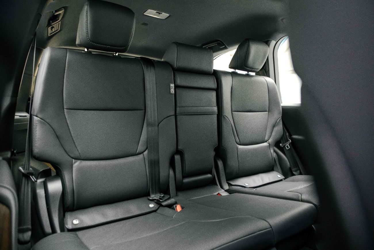 تويوتا لاند كروزر GXR 4.0L - Pearl White Inside Black | Export Only