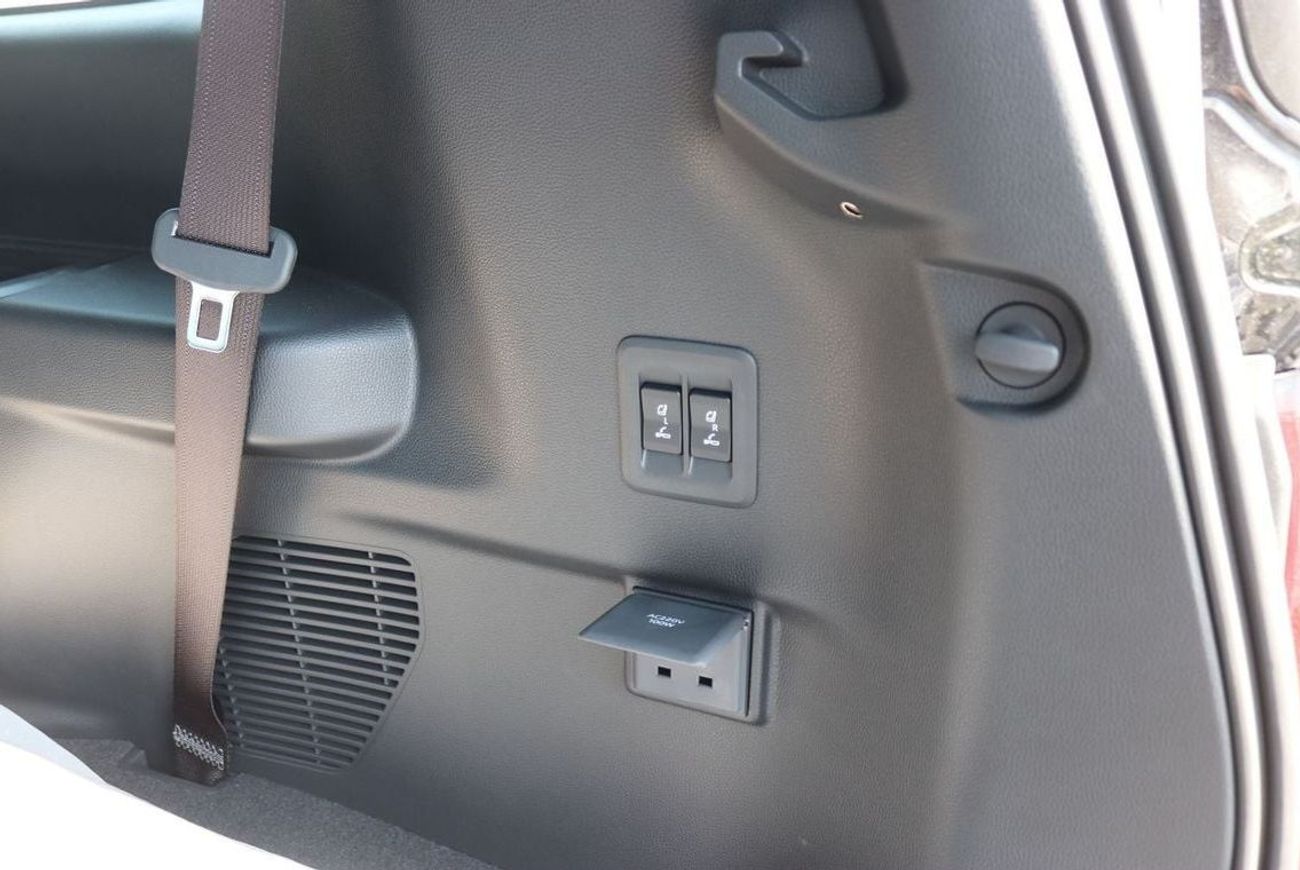 تويوتا برادو Adventure 2.4Turbo, Leather Seat, Sunroof, Push Start, Memory seat, Model 2025