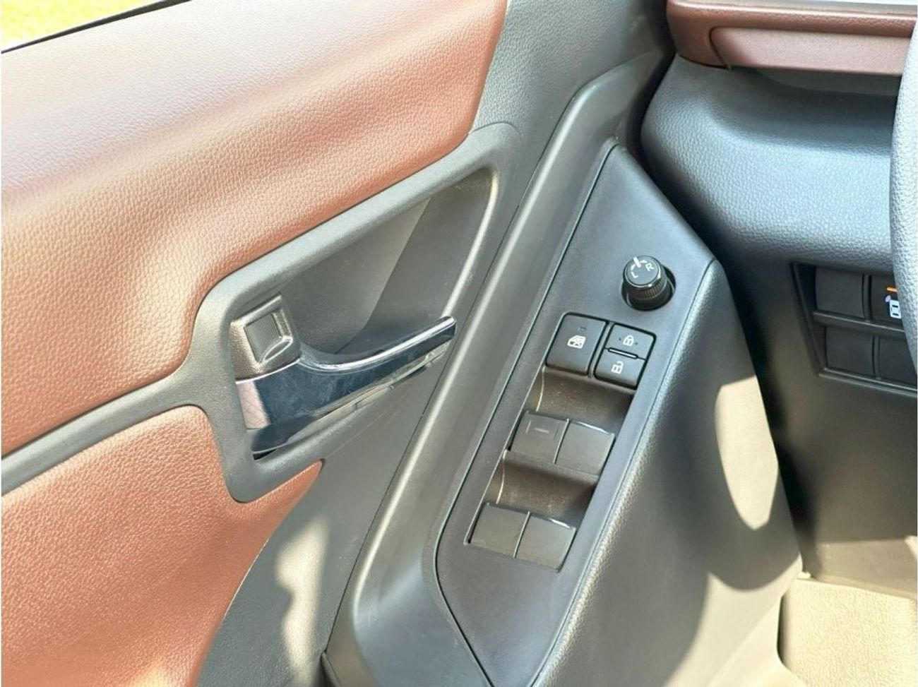 تويوتا إينوفا Toyota Innova 2.0L, FWD Petrol-2.0 L. 2024