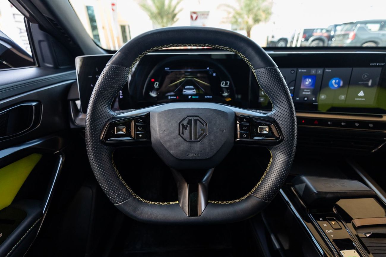 أم جي وان 1.5 LUX