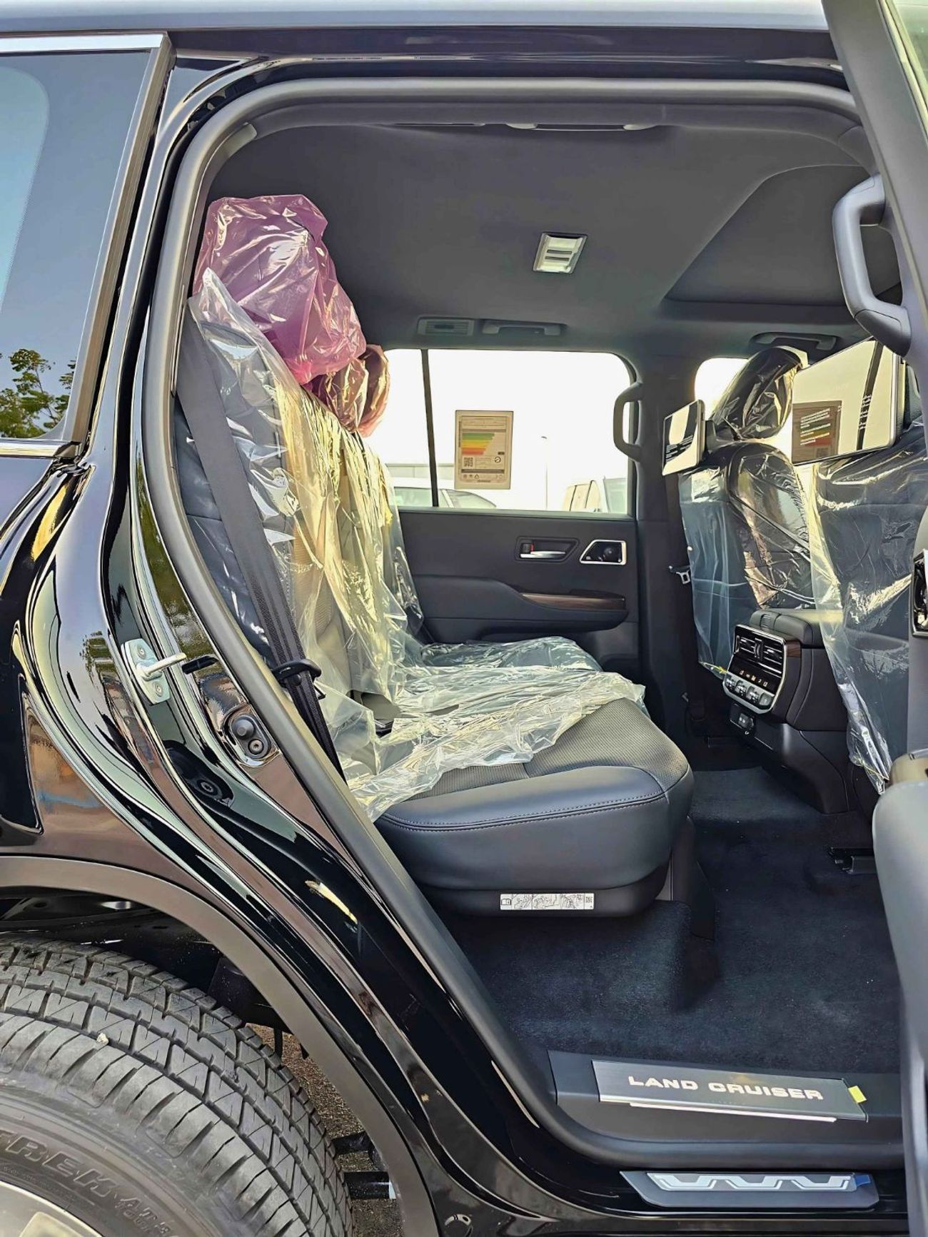 تويوتا لاند كروزر VX LC300/4.0L PETROL/RADAR/MEMORY SEATS/BIG DVD/JBL SPEAKERS/SUNROOF/FULL OPTION (CODE#LC4VXH)