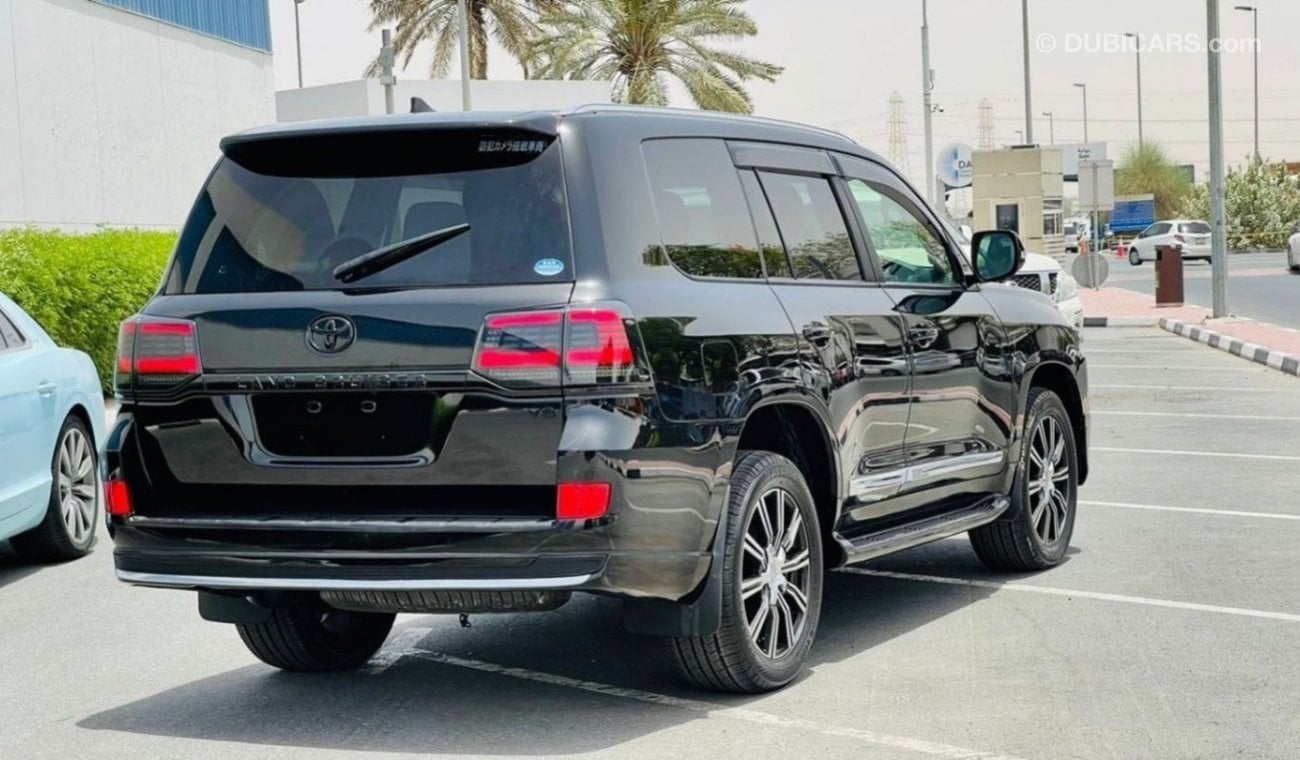 تويوتا لاند كروزر 2020 Face-Lifted 4WD Petrol 4.6CC V8 Sunroof [RHD] Rear TV Premium Condition