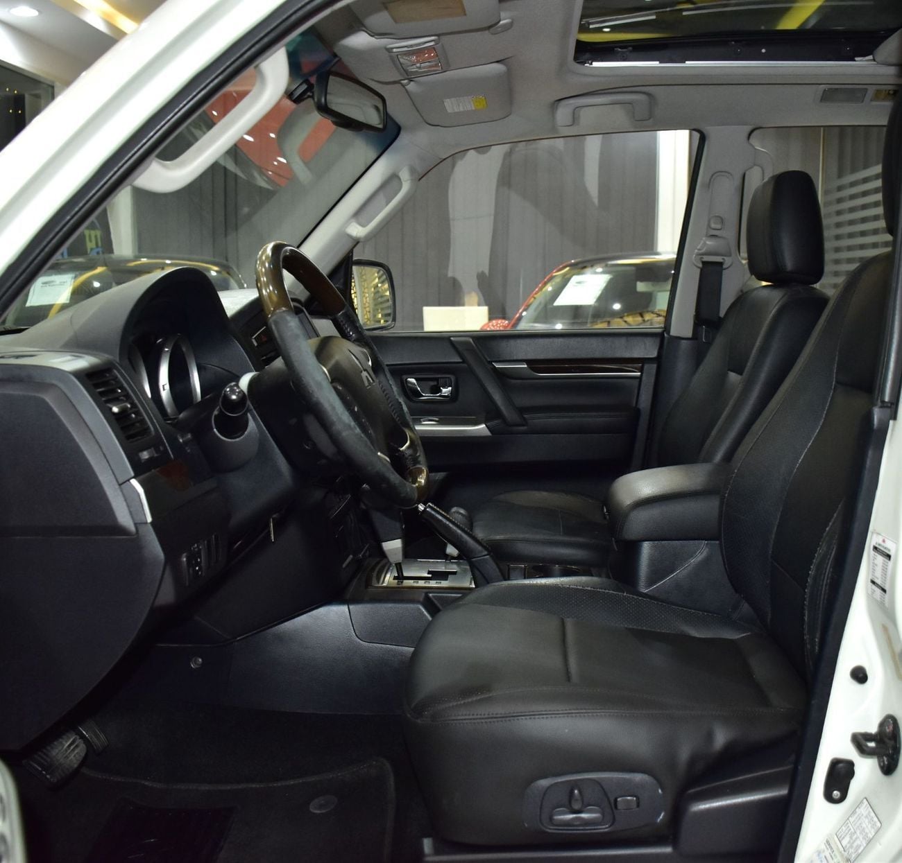 Mitsubishi Pajero GLS HIGHLINE TOP EXCELLENT DEAL for our Mitsubishi Pajero Di-D ( 2012 Model ) in White Color GCC