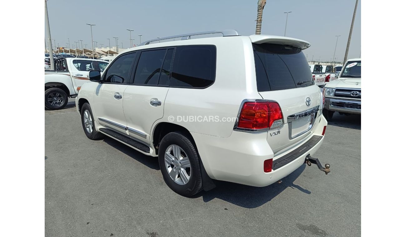 Toyota Land Cruiser VXR The car is very good, in perfect condition, looks clean from the inside and outside without any 
