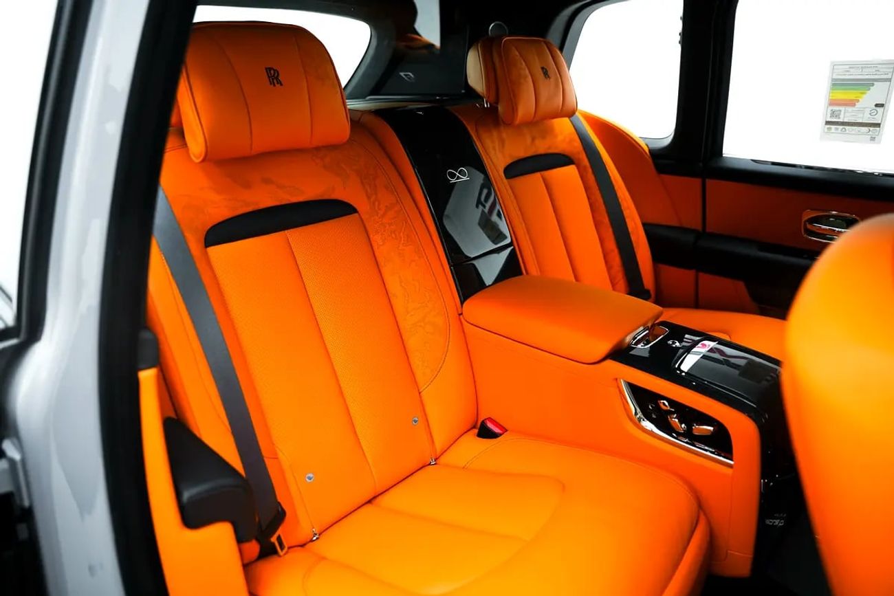 Rolls-Royce Cullinan BLACK BADGE WITH WARRANTY AND SERVICE CONTRACT