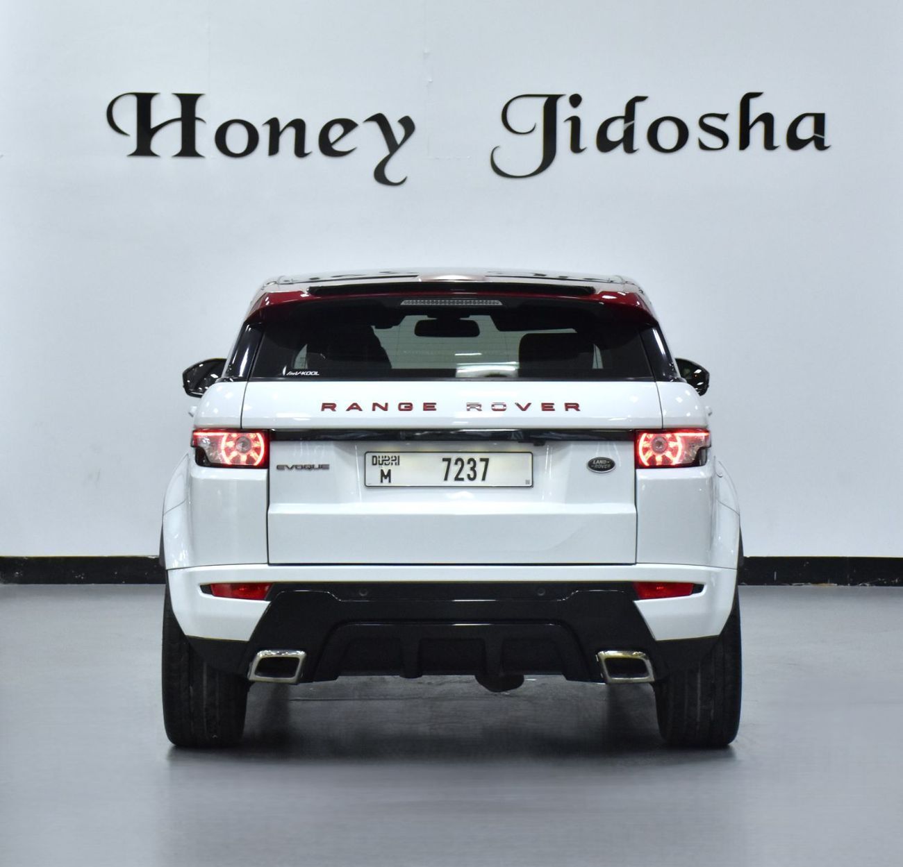 Land Rover Range Rover Evoque Land Rover Range Rover Evoque R-Dynamic ( 1 of 1 in UAE / Special Order ) 2015 Model GCC Specs