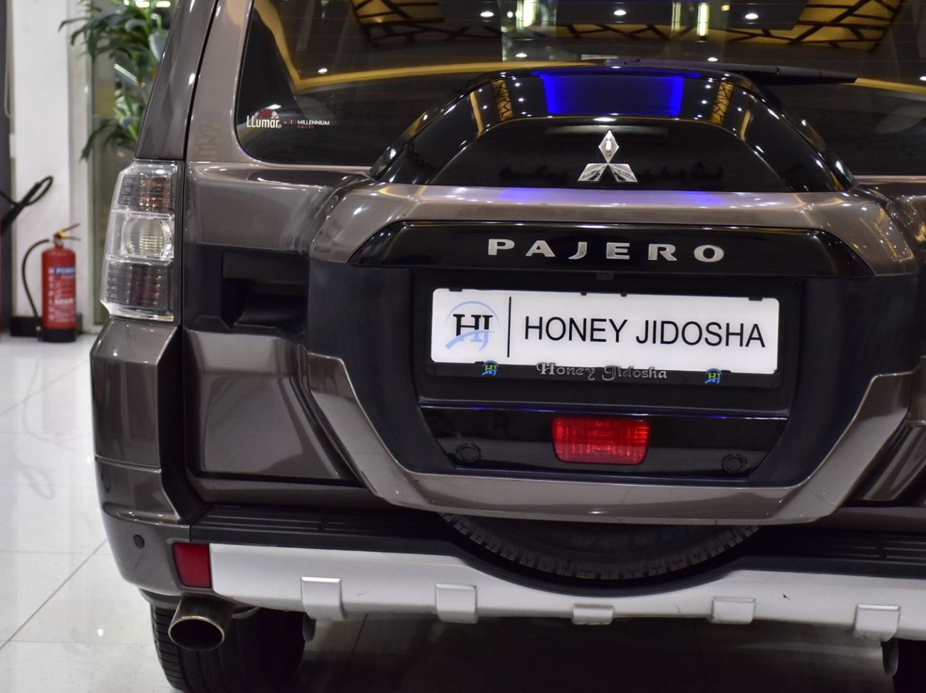 ميتسوبيشي باجيرو EXCELLENT DEAL for our Mitsubishi Pajero GLS ( 2016 Model ) in Brown Color GCC Specs