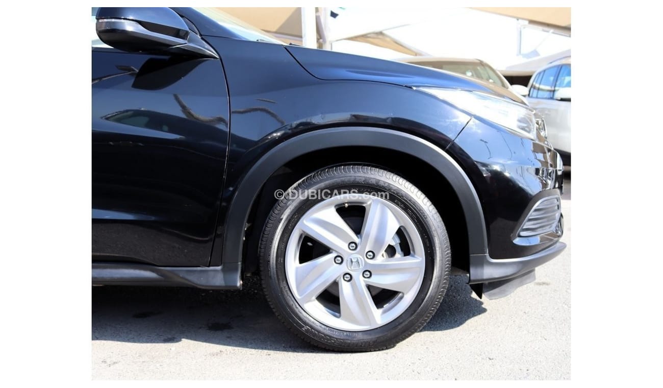 هوندا HRV EX خالية من الحوادث - خليجي - رقم 2 - صبغة وكالة - مكينة 1800 سي سي  - بحالة الوكالة من الداخل والخا