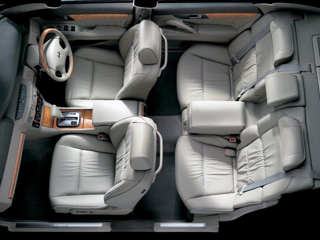 نيسان سيدريك interior - Seats