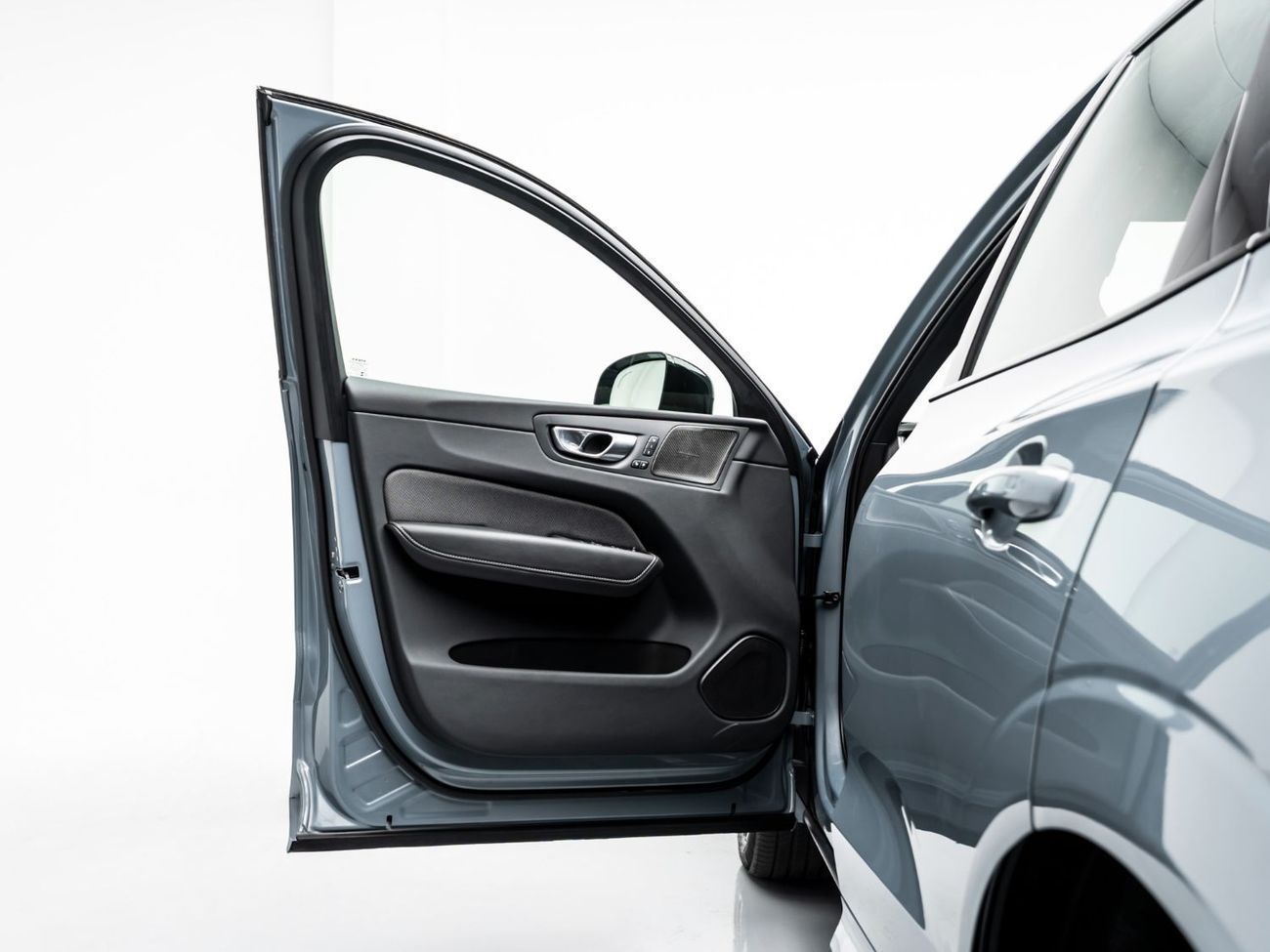 Volvo XC60 B5 2.0T Powertrain 2024 Volvo XC60 B5 Ultimate Dark, 2026 Volvo Warranty, Full Service History, Low