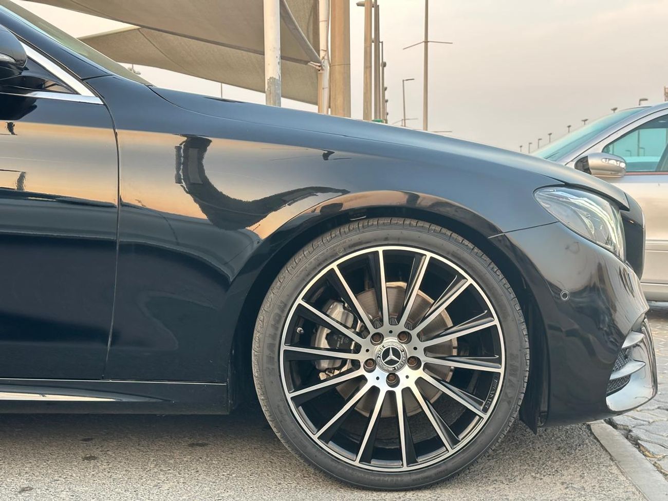 مرسيدس بنز E300 Mercedes E300 _American_2019_Excellent Condition _Full option