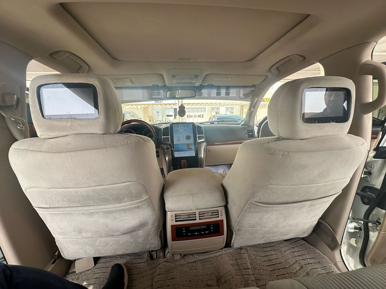 Toyota Land Cruiser VXR 5.7L AWD