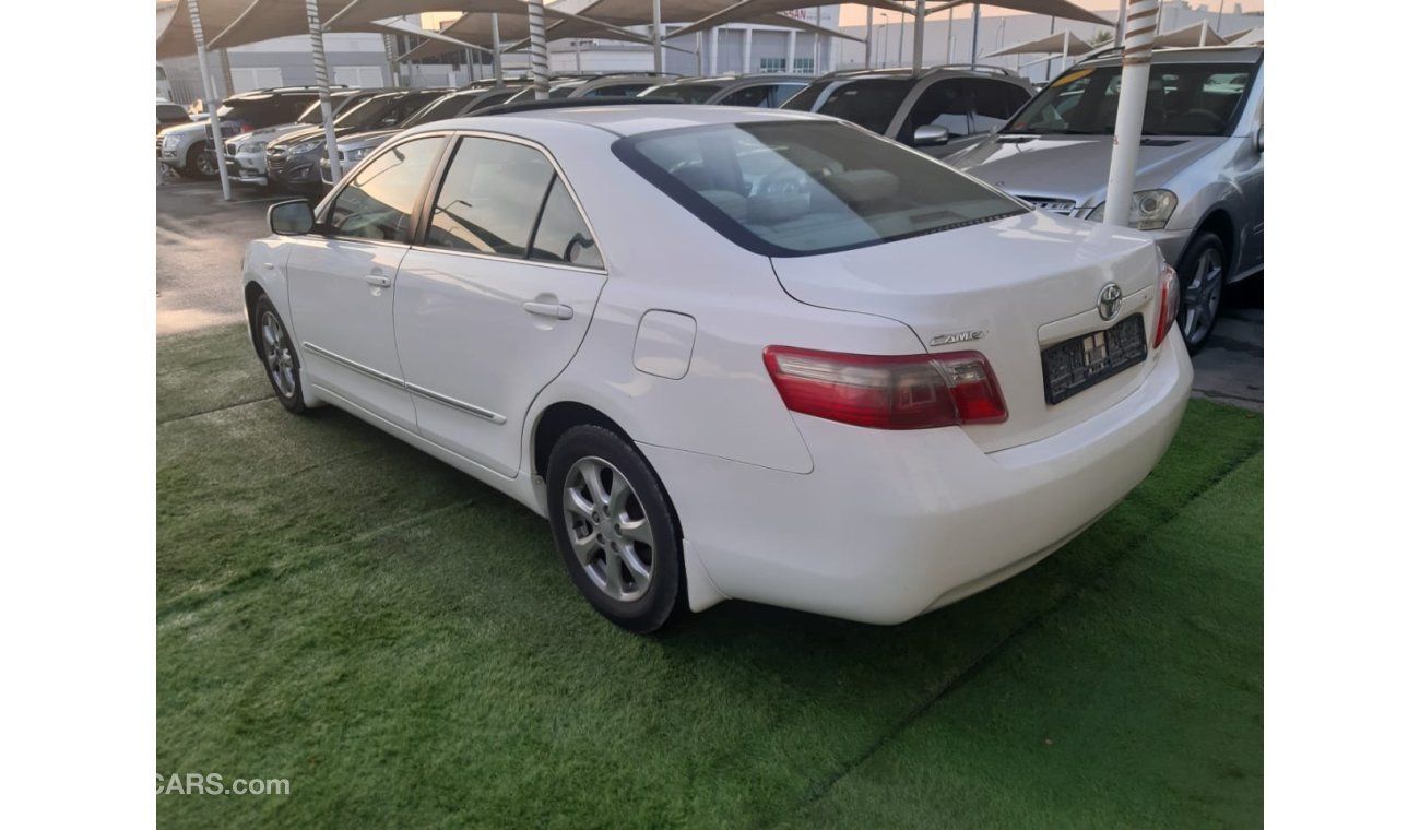 Toyota Camry Gulf number one hatch wheels, sensors, fog lights, cruise control, in excellent condition, you do no