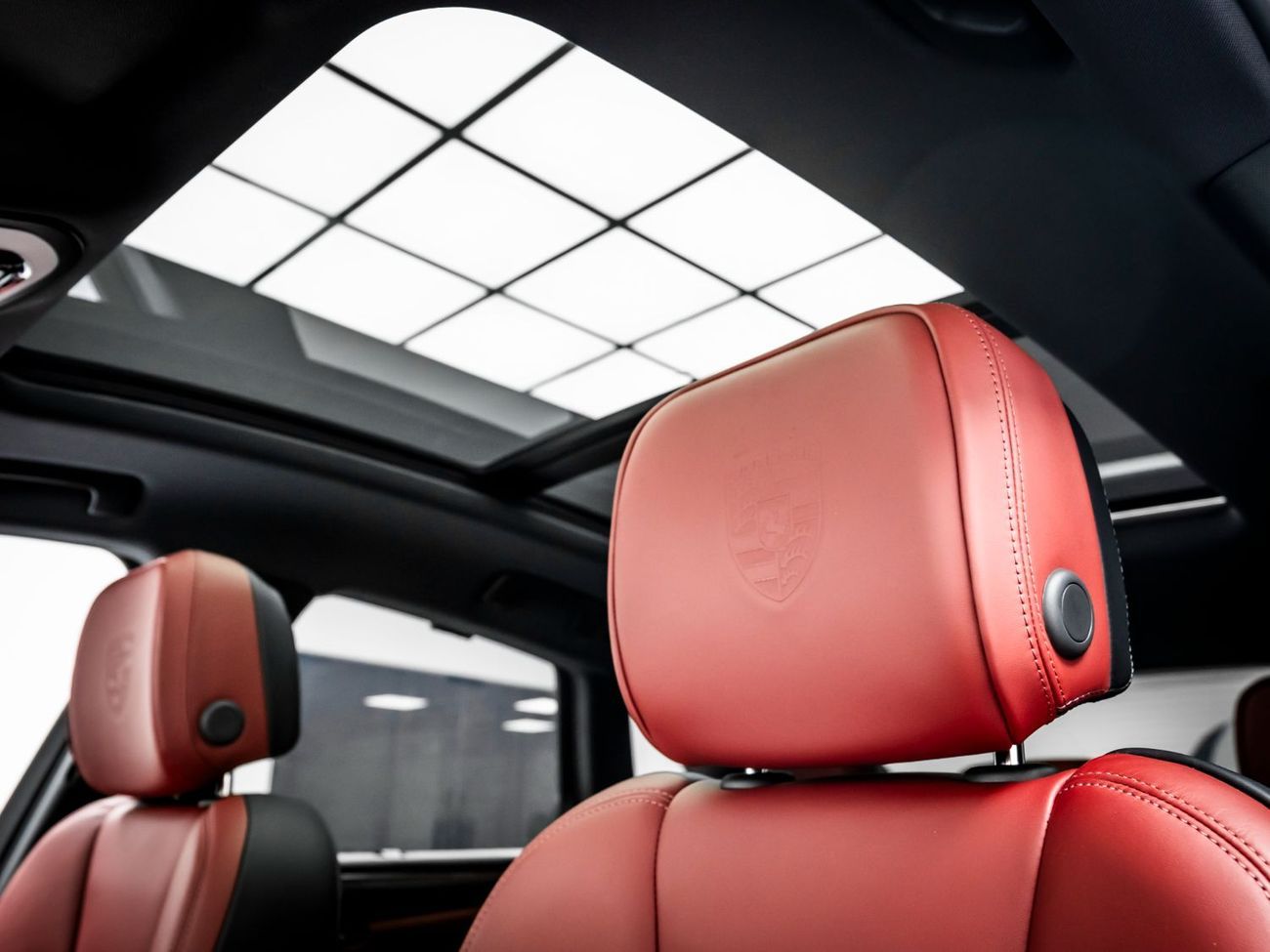 Porsche Macan Std 2.0L (252 HP) 2024 Porsche Macan, 2027 Porsche Warranty, Full Service History, Low KMs, GCC