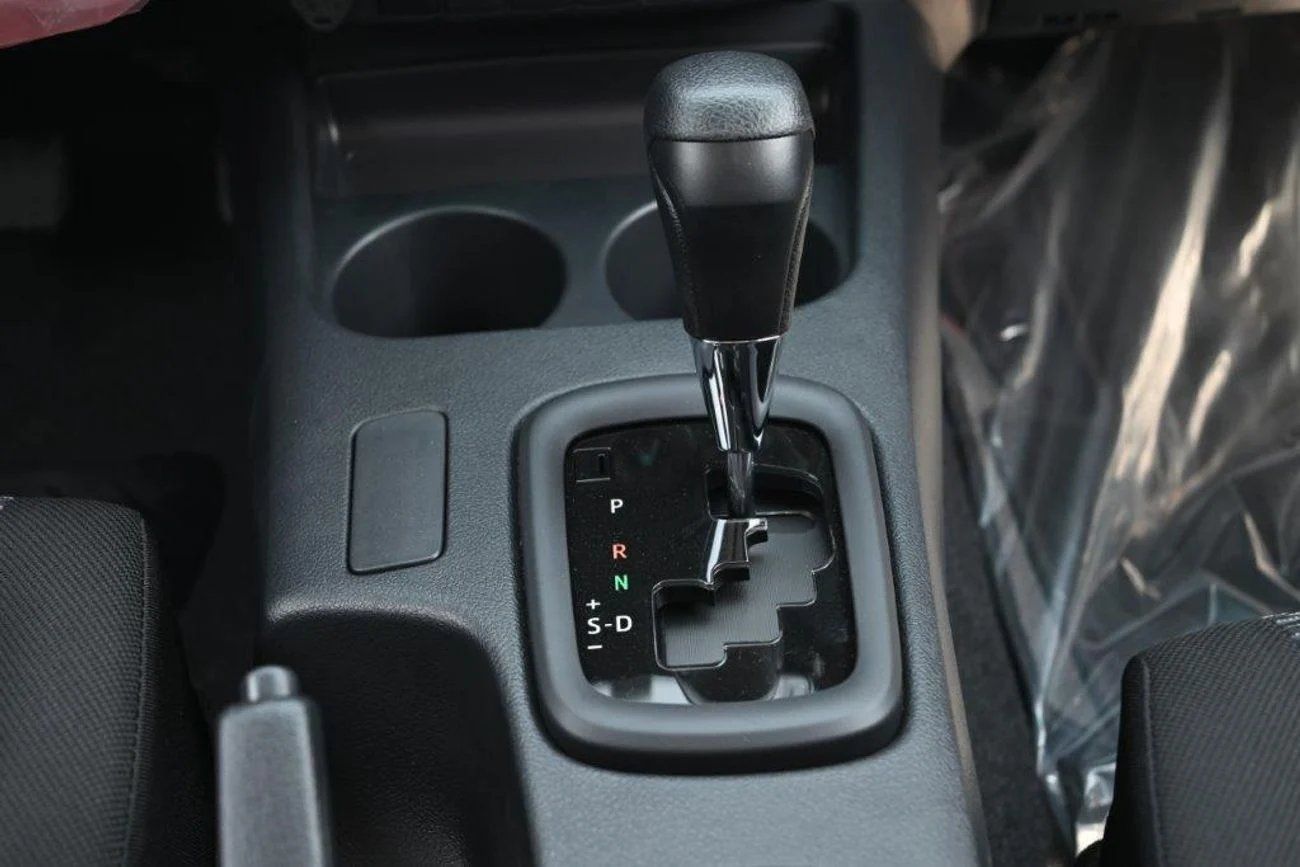 Toyota Hilux DLX 2.4L