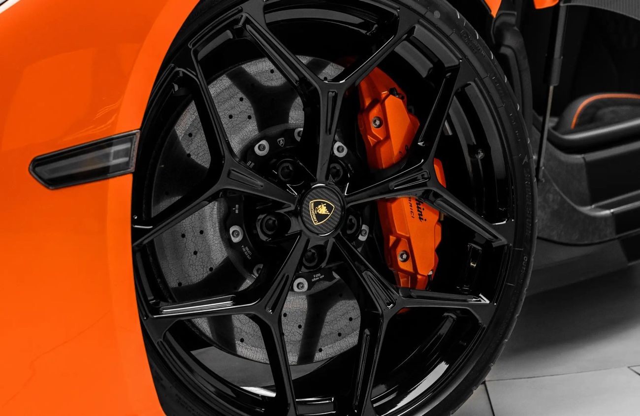 لامبورغيني ريفويلتو 6.5L V12 Naturally Aspirated Engine + eMotor