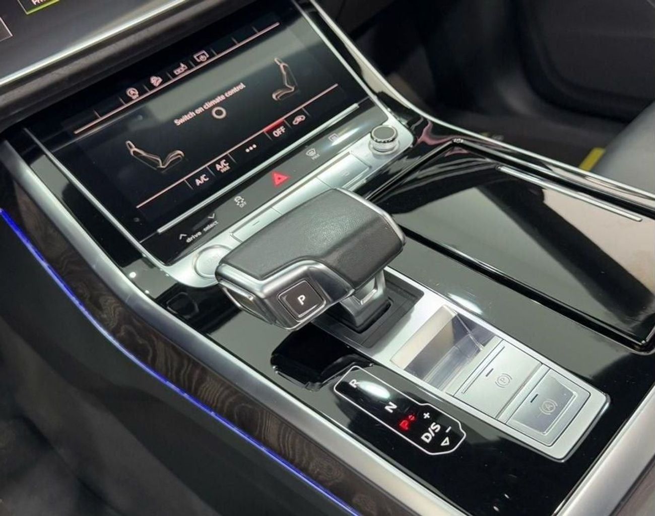 Audi Q8 55 TFSI quattro S-Line 3.0L (340 HP) 2020 Audi Q8 S-Line 55TFSI Quattro, Warranty, Full Service Hist