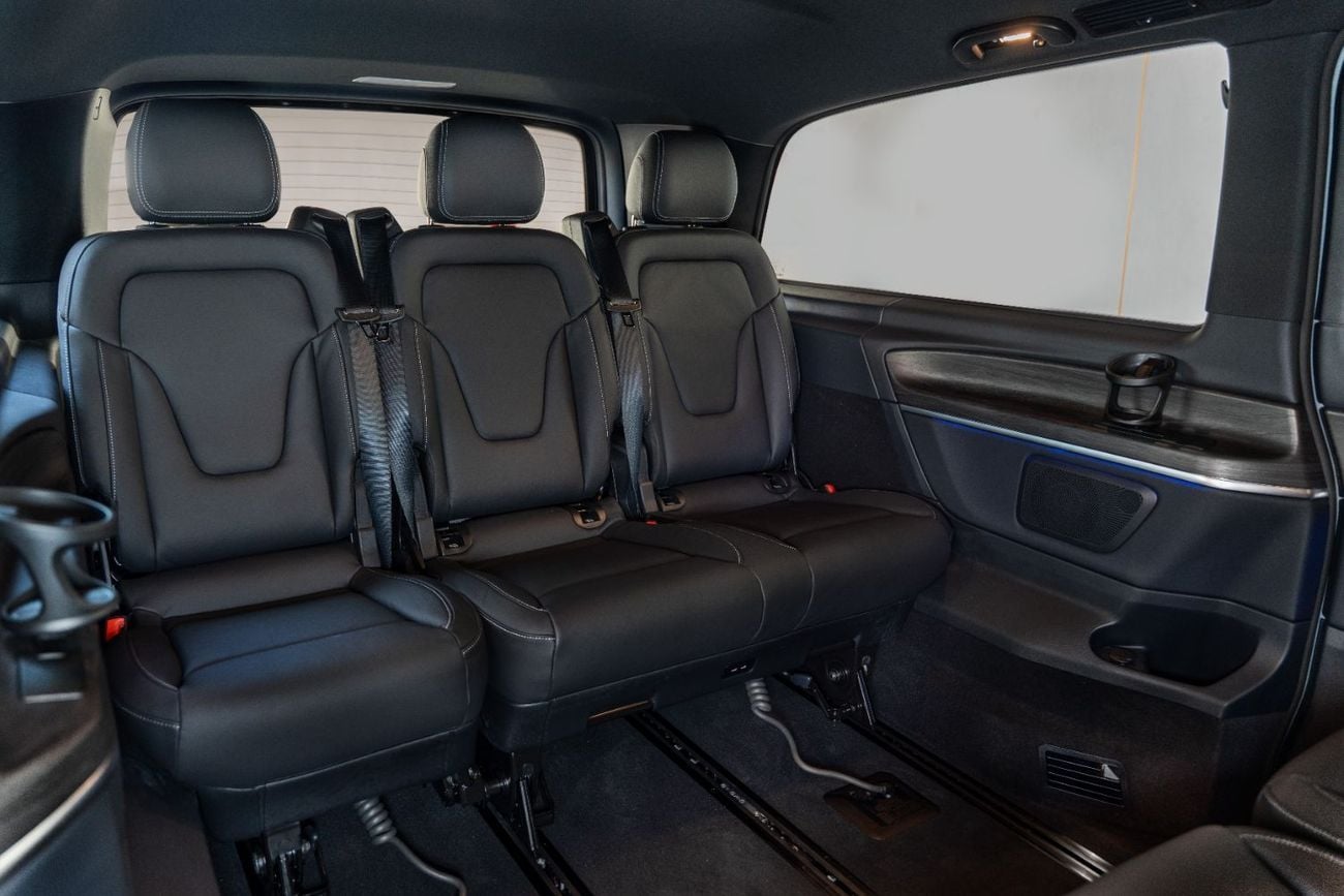 Mercedes-Benz V 300 2026 | GCC | 0KM | Mercedes-Benz Warranty | 360 View | 64 colors Ambeint Lights