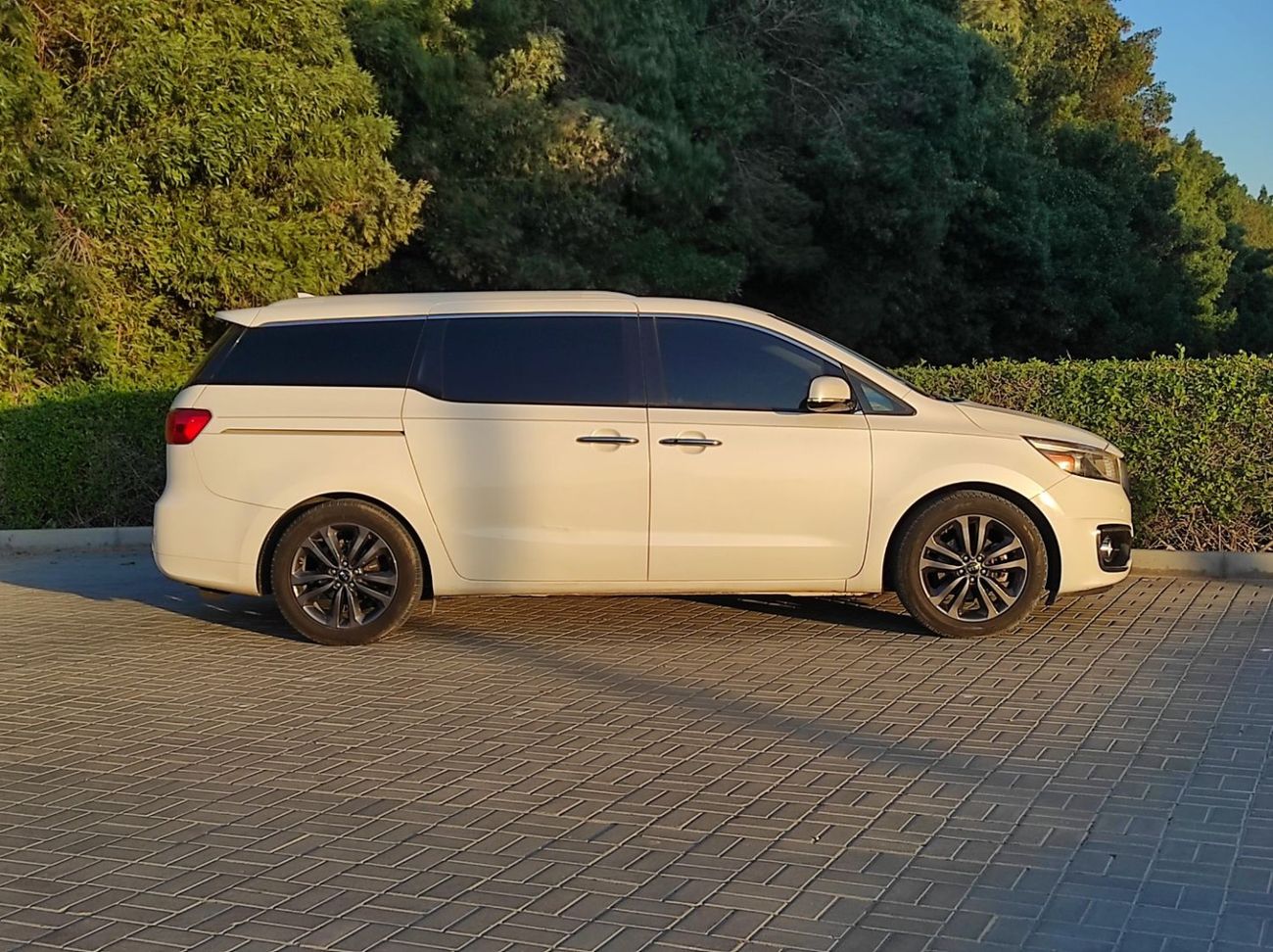 Kia Sedona Kia Sedona 2015 7 seater full options no1