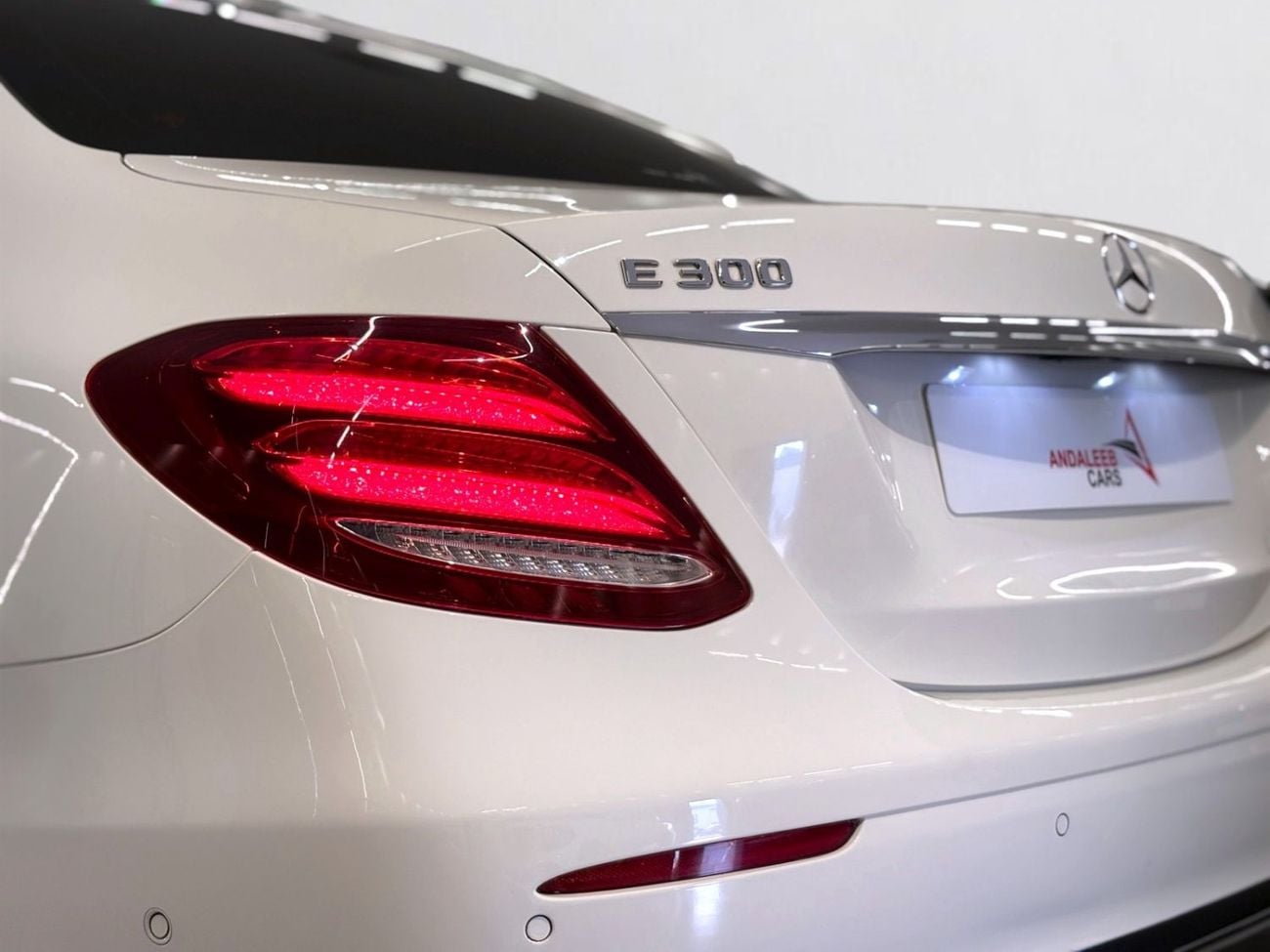 مرسيدس بنز E300 AED 1,260 P.M | 0% DOWN PAYMENT | MERCEDES-BENZ E300 | 2.0L TURBO I4 | 2019
